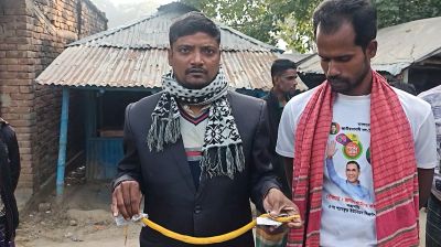 ঝিনাইদহে বিরল অ্যালবিনো গোখরা উদ্ধার