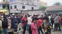নাটোরে নেসকোর প্রিপেইড মিটার বাতিলের দাবিতে সড়ক অবরোধ