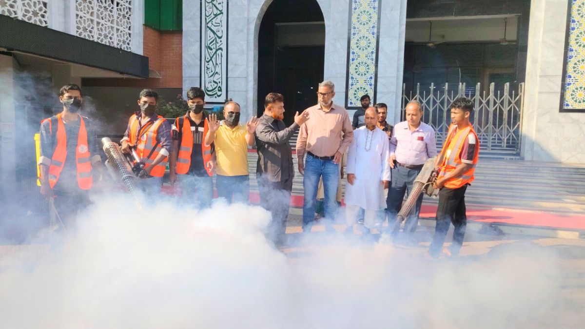 ফেনীতে ডেঙ্গু নিয়ন্ত্রণে মশার ঔষধ ছিটানো কার্যক্রম উদ্বোধন