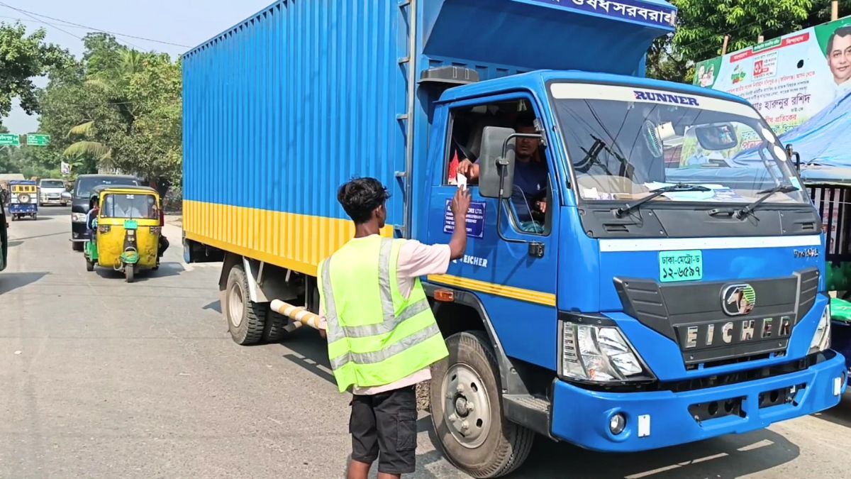 হাইকোর্টের নির্দেশ অমান্য করে ফরিদগঞ্জে মহাসড়কে টোল আদায়