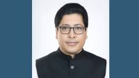 সাবেক মন্ত্রী ফরহাদ ও তার স্ত্রীর বিরুদ্ধে দুদকের মামলা