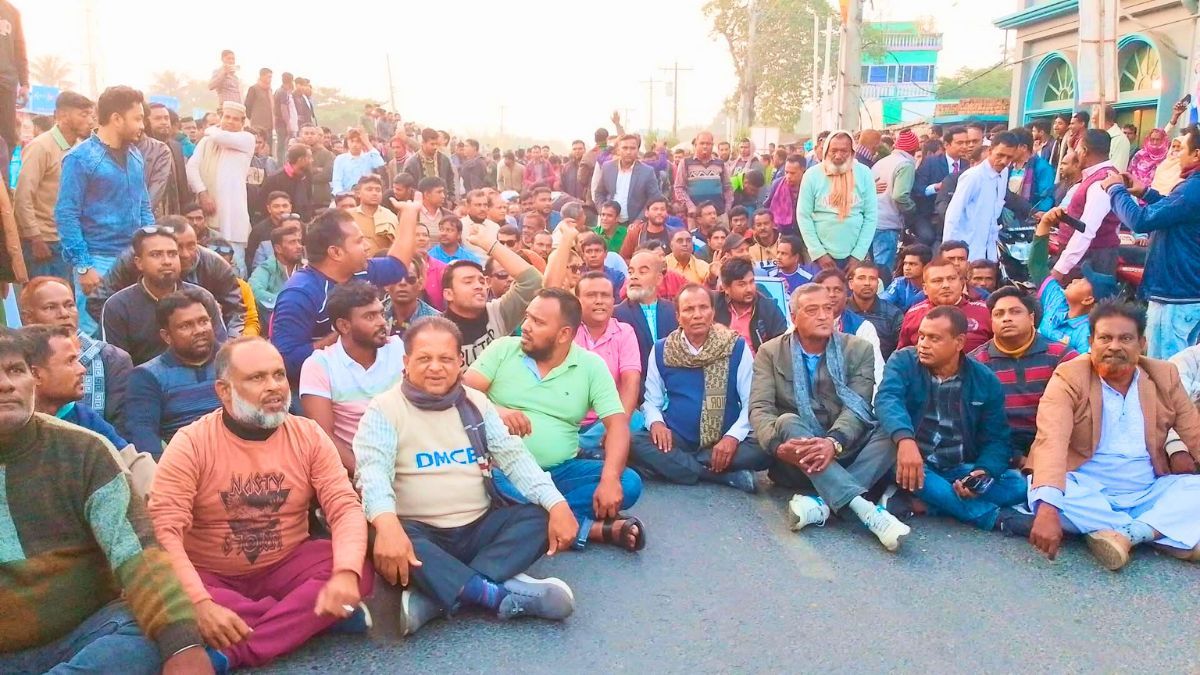 কুষ্টিয়া-২ আসনে বিএনপির প্রার্থী পরিবর্তনের দাবিতে মহাসড়ক অবরোধ