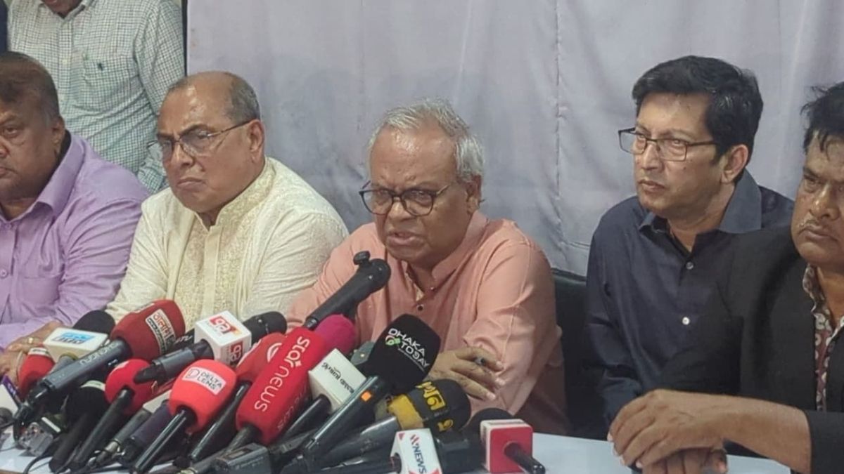 খালেদা জিয়ার শারীরিক অবস্থা স্থিতিশীল, ১৬ দিনের কর্মসূচি স্থগিত : রিজভী