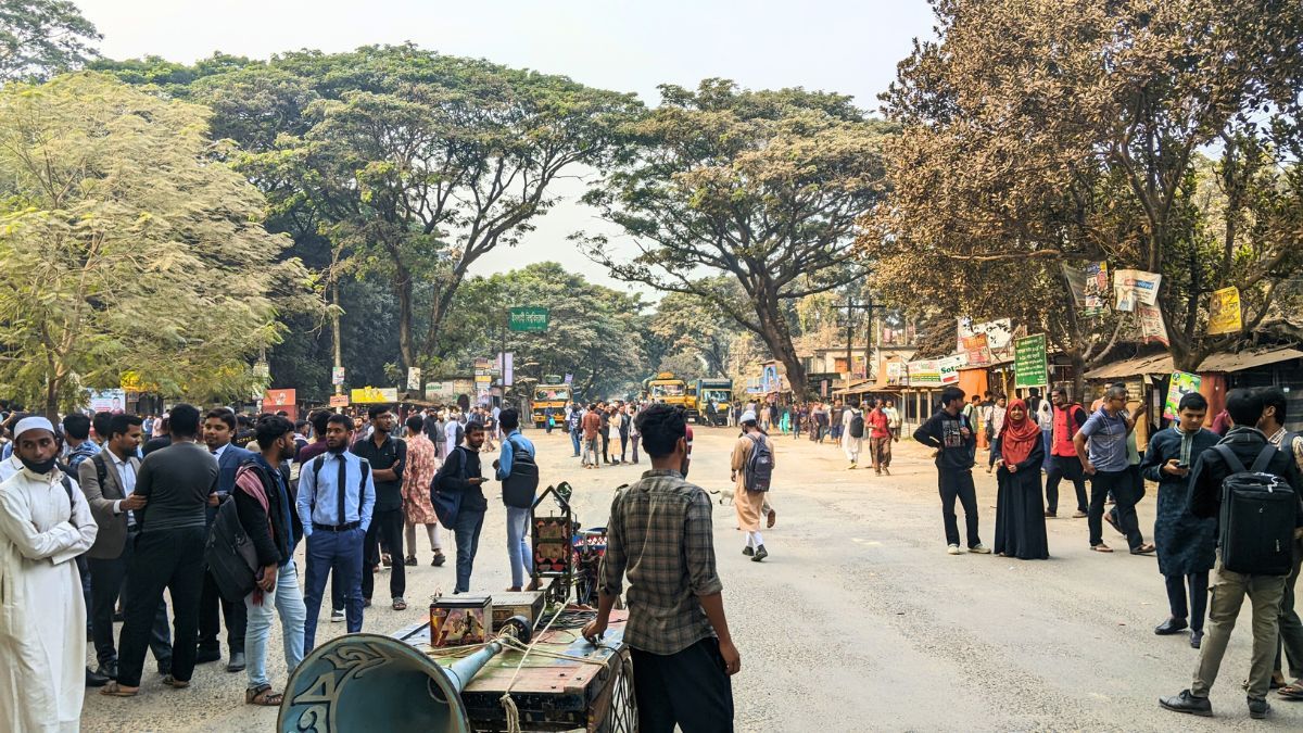 কুষ্টিয়া-খুলনা মহাসড়ক অবরোধ করল শিক্ষার্থীরা, জেলা প্রশাসনের আশ্বাসে কর্মসূচি স্থগিত