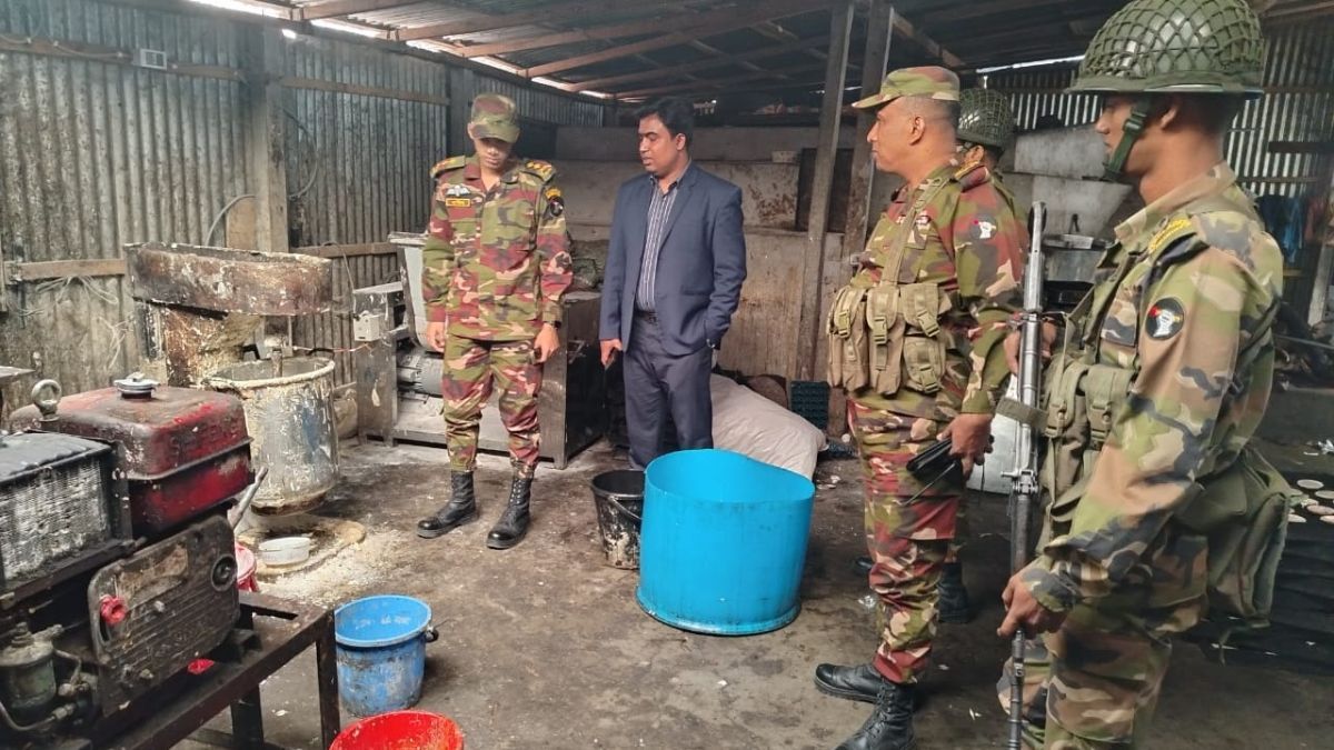 চাঁদপুরে ভোক্তা অধিকার লঙ্ঘন করায় ৫ প্রতিষ্ঠানকে জরিমানা