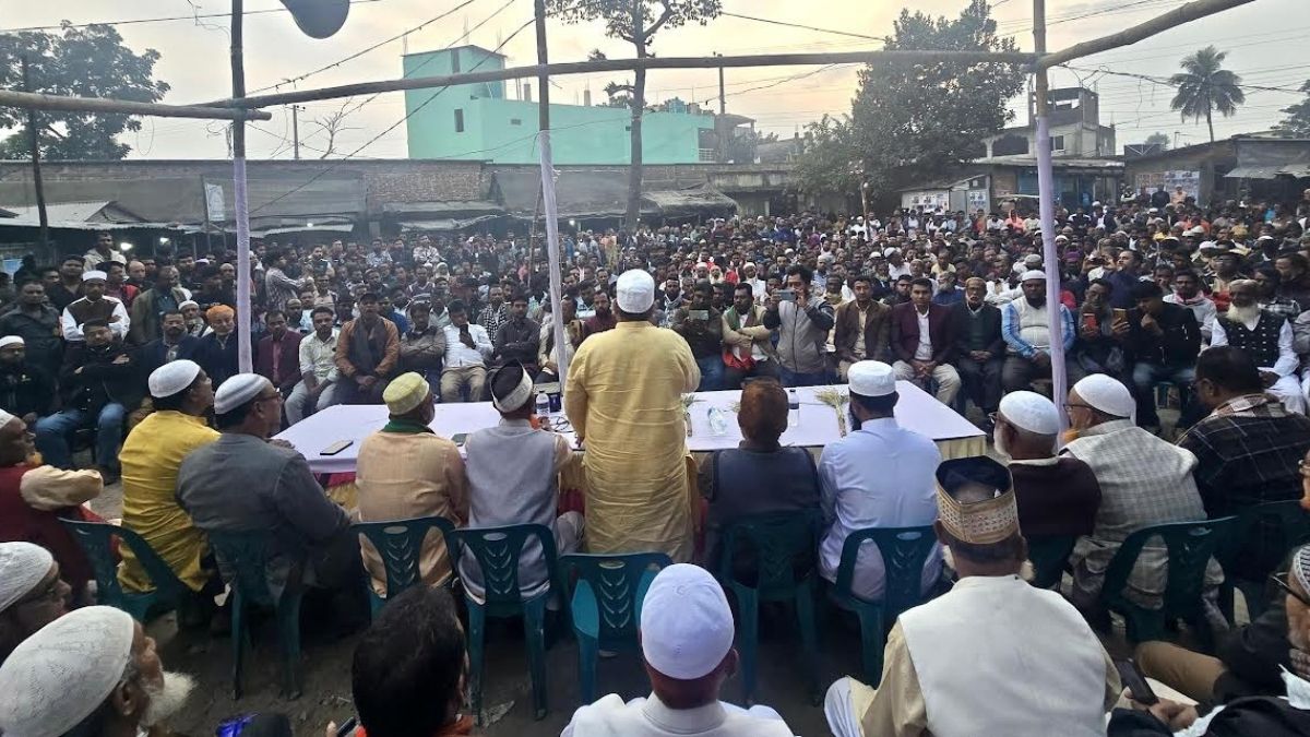 হালুয়াঘাটে প্রিন্সের উদ্যোগে বেগম খালেদা জিয়ার সুস্থতা কামনায় গণদোয়ার আয়োজন