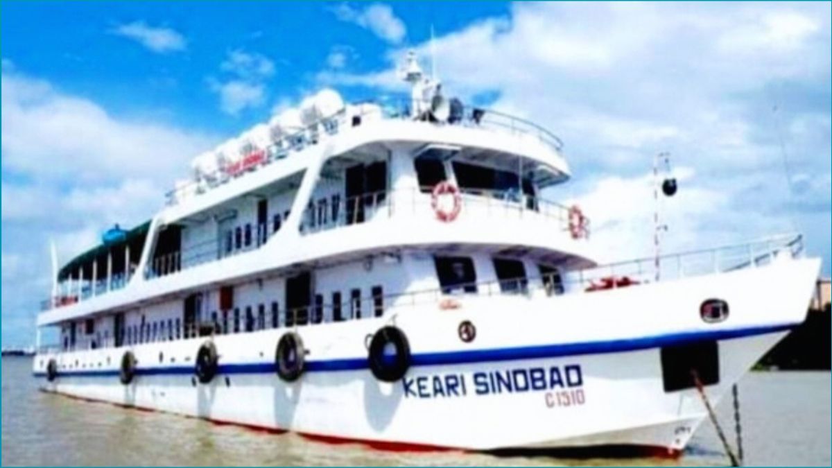 ট্রাভেল পাস ছাড়াই টিকেট বিক্রি করায় সেন্টমার্টিনগামী জাহাজকে জরিমানা