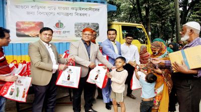 আগুনে পুড়ে যাওয়া কড়াইলবাসীদের পাশে দাড়ালো দেশবন্ধু গ্রুপ