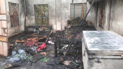 মাদারগঞ্জে আগুনে পুড়লো জামায়াত নেতার বসতঘর