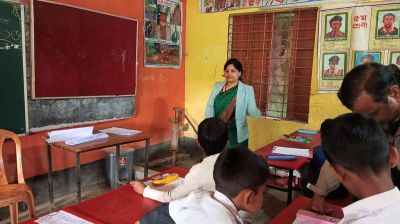 শ্রেণিকক্ষের তালা ভেঙে পরীক্ষা নিলেন ইউএনও