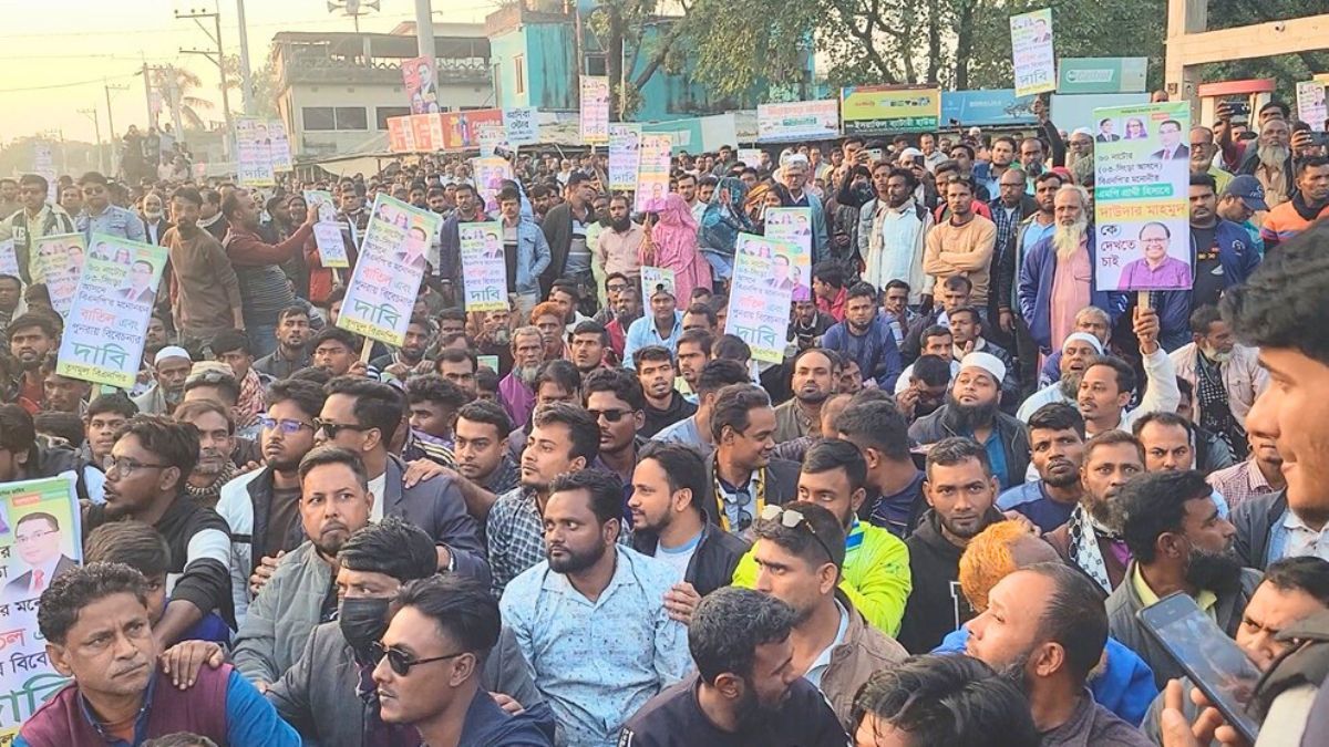 সিংড়ায় বিএনপি প্রার্থীর মনোনয়ন বাতিলের দাবিতে মহাসড়ক অবরোধ