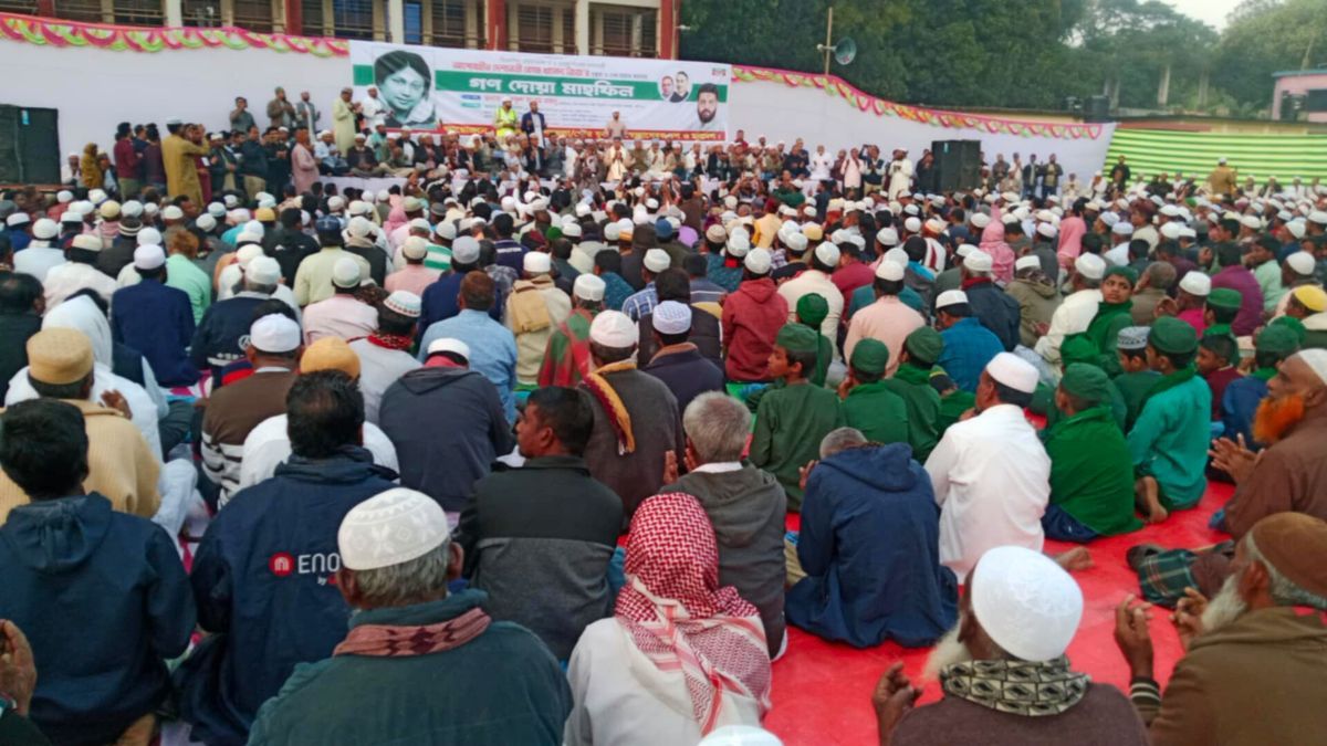 ফেনীতে খালেদা জিয়ার সুস্থতা কামনায় বিশেষ দোয়া