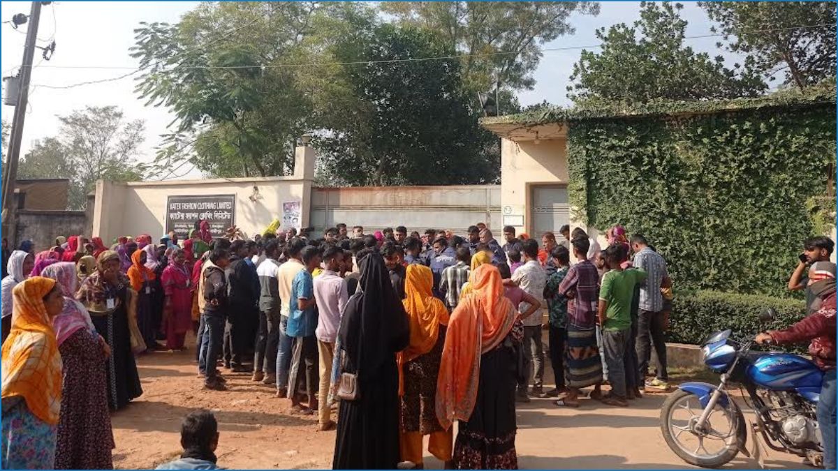 ক্যাট্রেক্স ফ্যাশনে তালা, বকেয়ার দাবিতে শ্রমিকদের অবস্থান