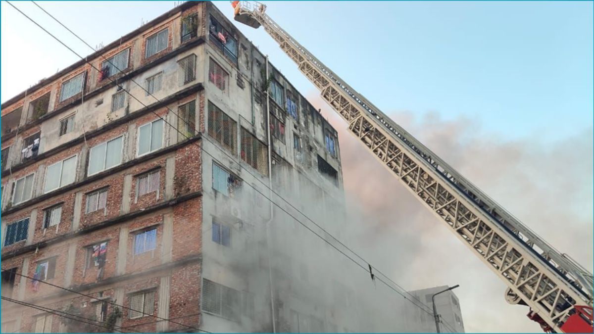 কেরাণীগঞ্জে ভবনের আগুন সাড়ে ১১ ঘণ্টা পর নিয়ন্ত্রণে