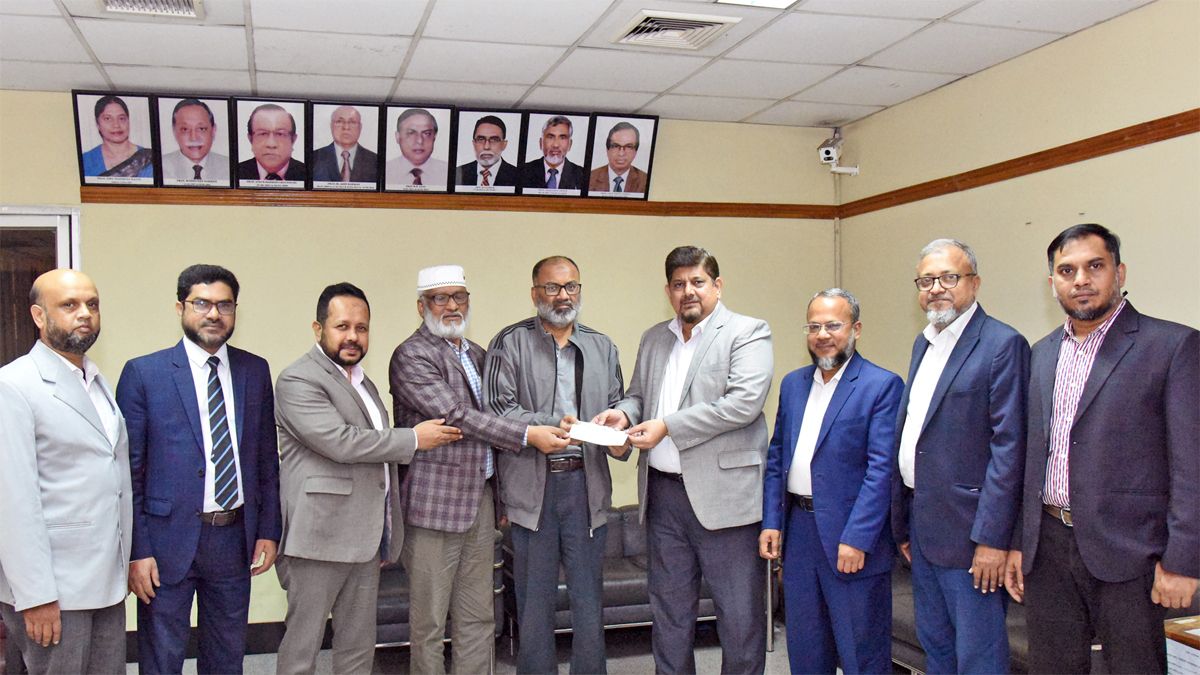 ঢাকা ন্যাশনাল মেডিক্যাল কলেজকে আল-আরাফাহ্ ইসলামী ব্যাংকের ৮ লাখ টাকা অনুদান