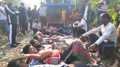 কুষ্টিয়ার মিরপুরে দাবি আদায়ে রেলপথ অবরোধ, ট্রেন চলাচল ব্যাহত