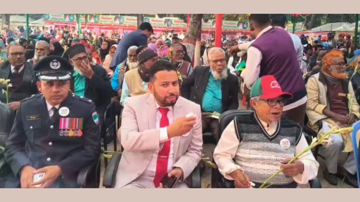গাংনীতে বিজয় উৎসবে মুক্তিযোদ্ধা ও শহীদ পরিবারকে সংবর্ধনা