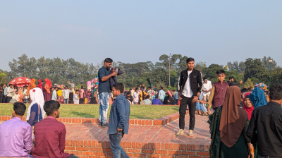 জাতীয় স্মৃতিসৌধের গণকবরের ওপর টিকটক-ফটোসেশনের হিড়িক