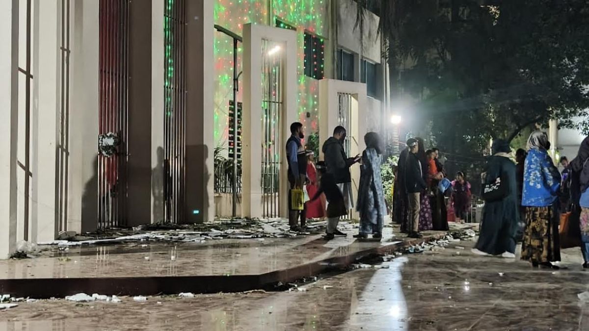 বগুড়া শহীদ মিনারে শ্রদ্ধাঞ্জলির পুষ্পমাল্য নষ্টের অভিযোগ