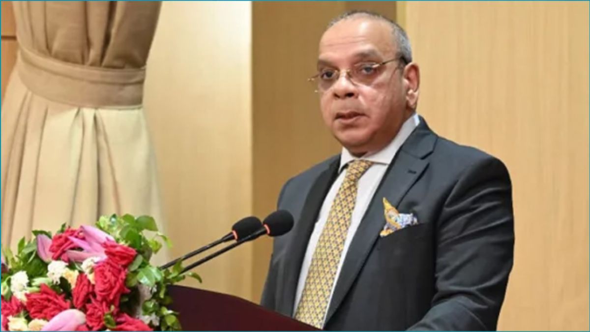 সংবিধান পরিবর্তনকে হুমকি নয়, গণতান্ত্রিক সত্য হিসেবে গ্রহণ করতে হবে