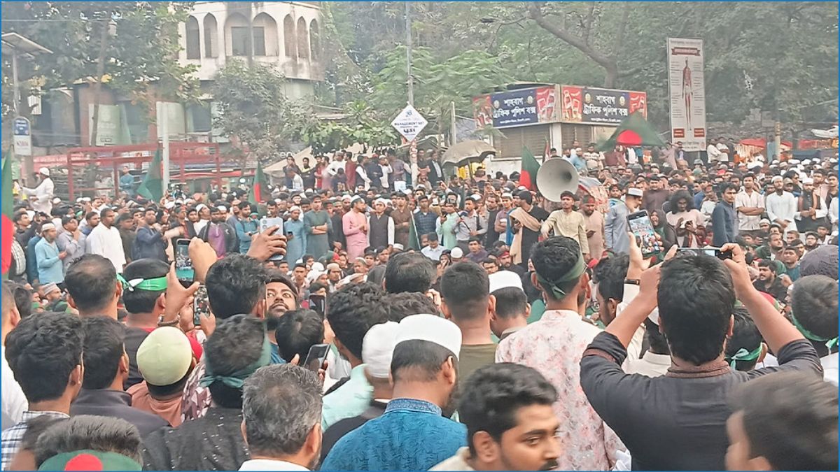 হাদি হত্যার বিচারের দাবিতে উত্তাল শাহবাগ