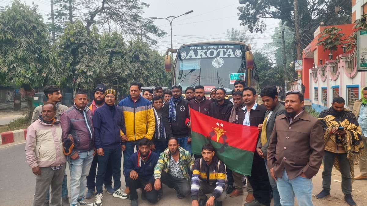 তারেক রহমানের স্বদেশ প্রত্যাবর্তন : বগুড়া থেকে ঢাকামুখী নেতাকর্মীদের ঢল