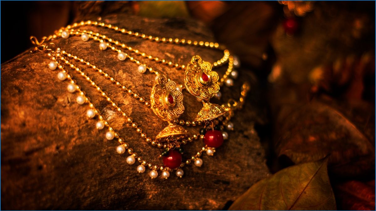 সোনার দামে ফের রেকর্ড, ১ দিনের ব্যবধানে ভরিতে বাড়ল ৪২০০ টাকা