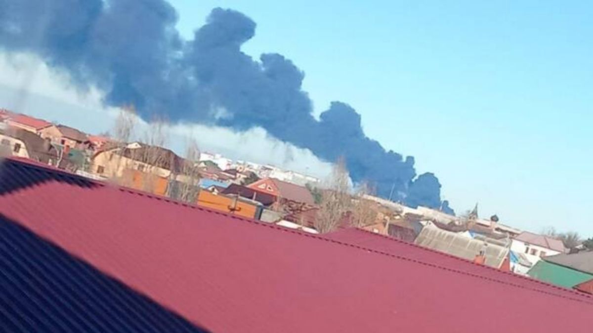 রাশিয়ার তেল শোধনাগারে ক্ষেপণাস্ত্র হামলা