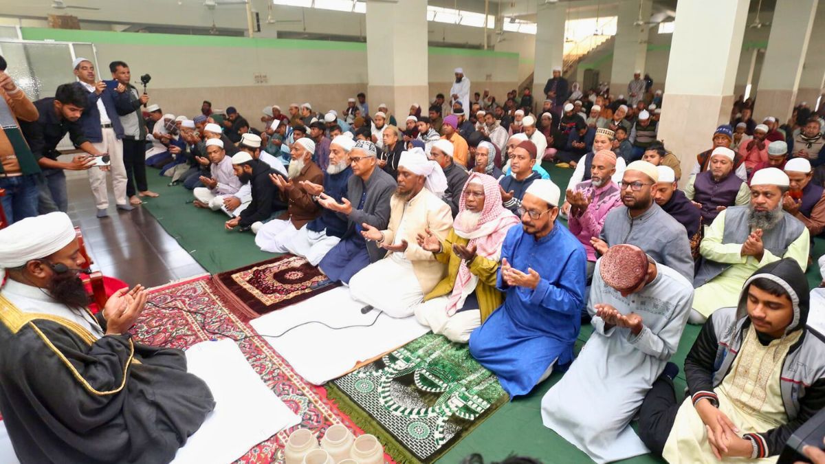 বেগম খালেদা জিয়ার সুস্থতা কামনায় বগুড়ায় দোয়া মাহফিল