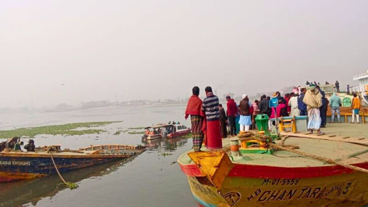 ফতুল্লায় লঞ্চের ধাক্কায় বাল্কহেড ডুবি, নিখোঁজ ২