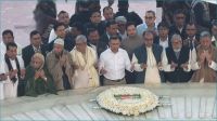 ১৯ বছর পর বাবার কবর জিয়ারত করলেন তারেক রহমান