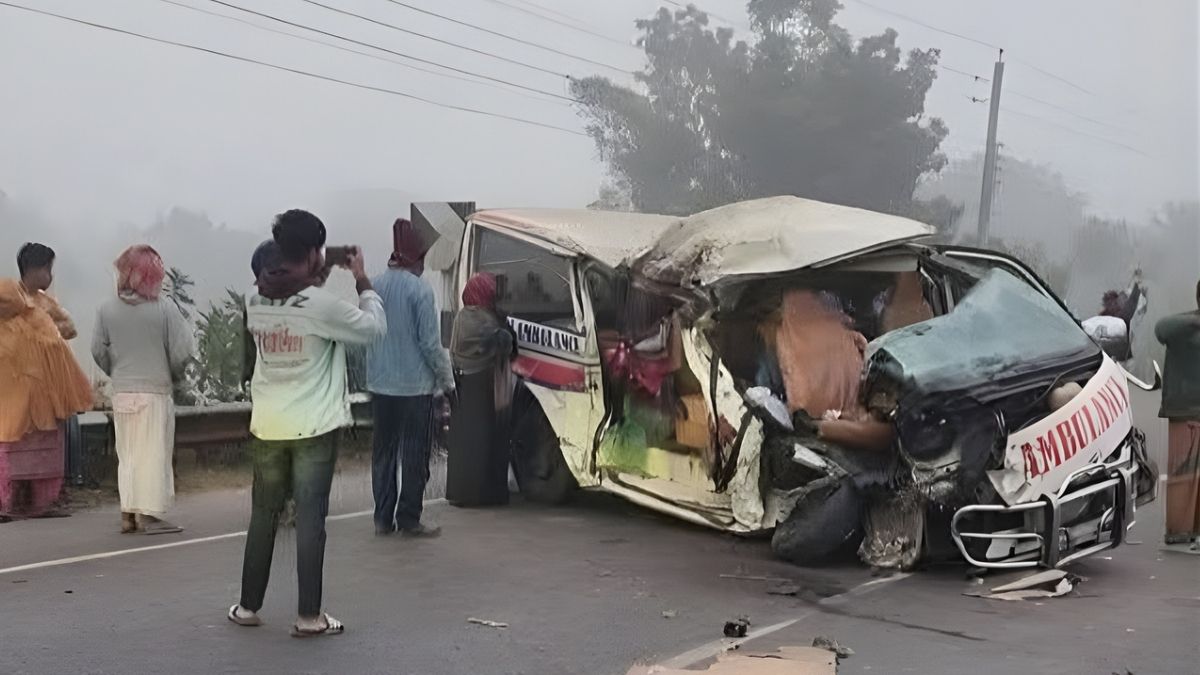 ফরিদপুরের ভাঙ্গায় ট্রাক ও অ্যাম্বুলেন্স সংঘর্ষ, নিহত ৩