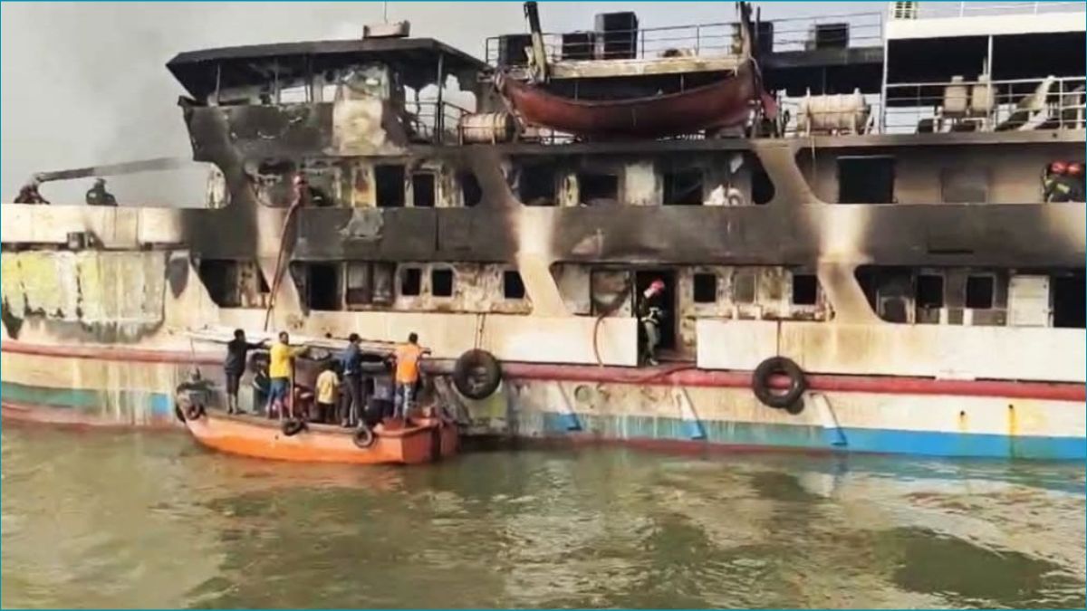 বেঁচে গেলেন সেন্টমার্টিনগামী ১৯৪ পর্যটক