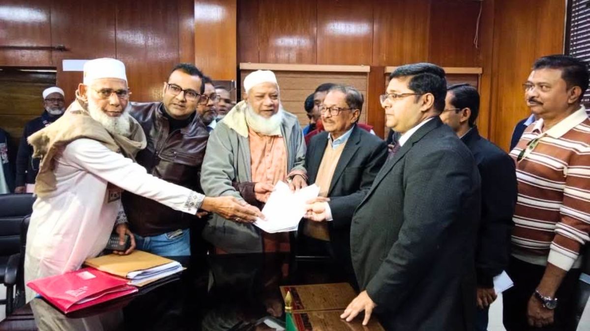 ভোলা-১ আসনে বিএনপি প্রার্থী গোলাম নবী আলমগীরের মনোনয়নপত্র জমা