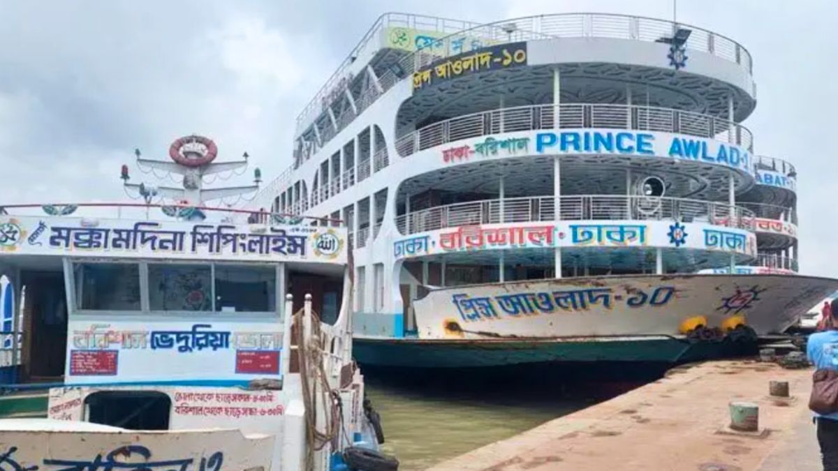 ঘন কুয়াশায় বরিশাল-ঢাকাসহ সব নৌরুটে চলাচল বন্ধ, যাত্রীদের ভোগান্তি