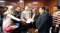 ভোলা-১ আসনে বিএনপি প্রার্থী গোলাম নবী আলমগীরের মনোনয়নপত্র জমা