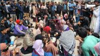 জকসুর নির্বাচনের দাবিতে নারী শিক্ষার্থীদের বিক্ষোভ