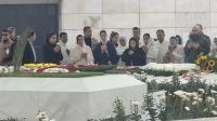 খালেদা জিয়ার কবর জিয়ারত করলেন নাতনি জাইমা ও পরিবারের সদস্যরা
