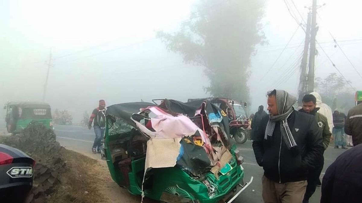 বগুড়ায় বাসের ধাক্কায় চাচা-ভাতিজা নিহত