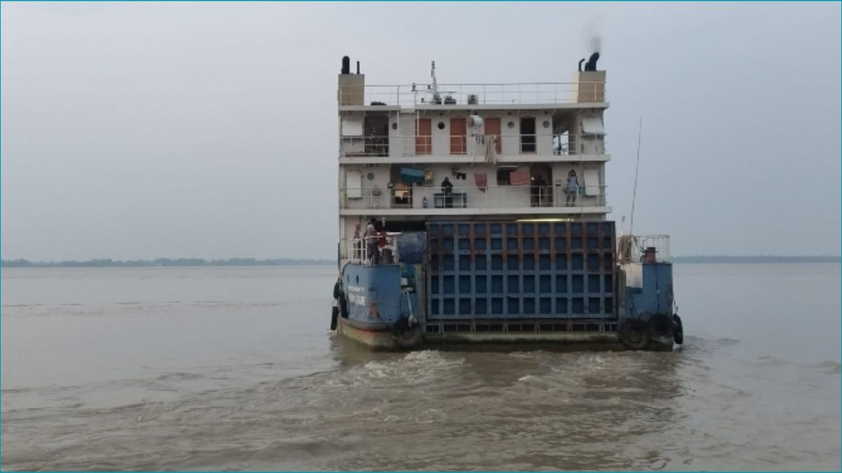 ১২ ঘণ্টা পর দৌলতদিয়া-পাটুরিয়া নৌরুটে ফেরি চলাচল স্বাভাবিক