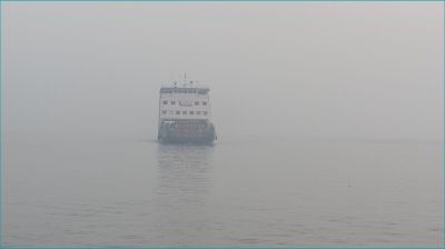 ঘন কুয়াশায় পাটুরিয়া-দৌলতদিয়া নৌরুটে ফেরি চলাচল বন্ধ