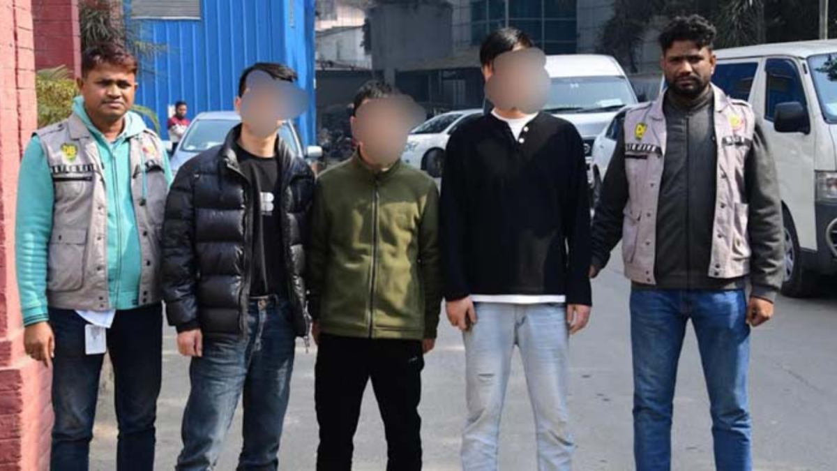 ঢাকায় ভুয়া আইফোনের কারখানা, গ্রেপ্তার ৩