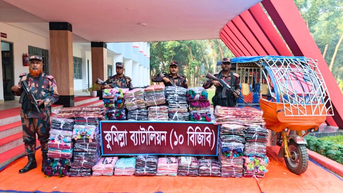 কুমিল্লায় বিজিবির অভিযানে অবৈধ ভারতীয় শাড়ি জব্দ