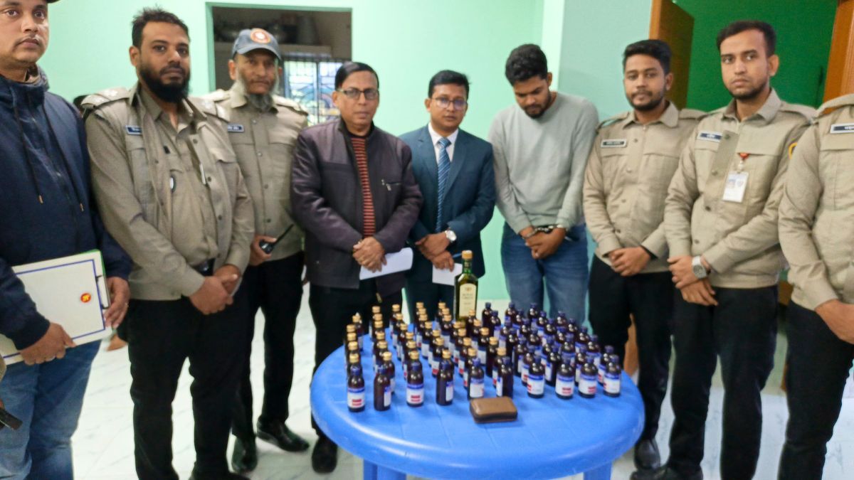 শিবচরে ৭০ বোতল ফেনসিডিলসহ মাদক কারবারি আটক