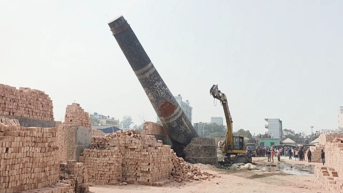 ধামরাইয়ে ইটভাটায় অভিযান, জরিমানা ৩০ লাখ