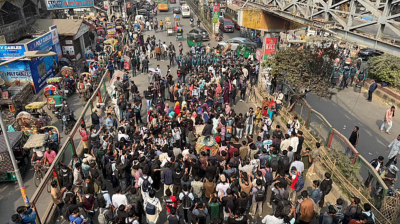 সায়েন্স ল্যাব মোড় অবরোধ শিক্ষার্থীদের, তীব্র যানজট