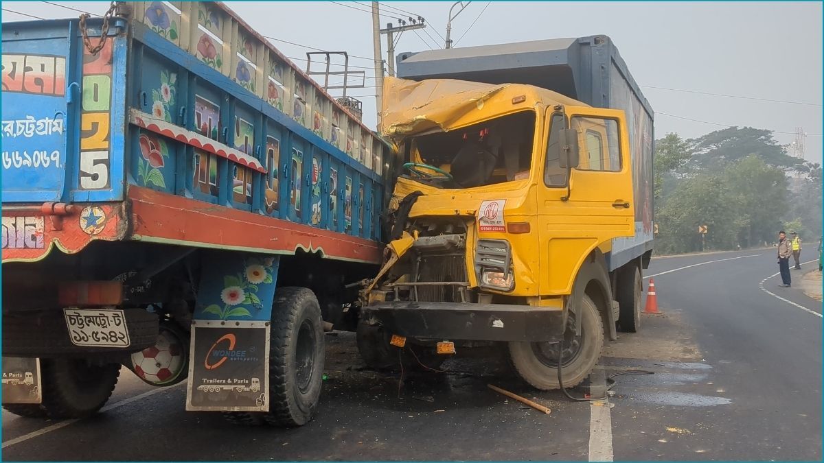 পটিয়ায় ট্রাক-কাভার্টভ্যানের মুখোমুখি সংঘর্ষ