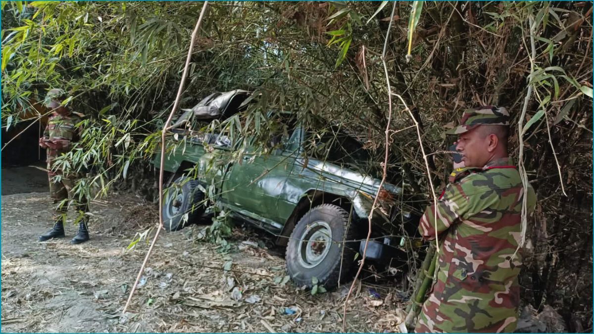 ঝিনাইদহে সেনা টহলগাড়ির সঙ্গে ট্রাকের সংঘর্ষ, আহত ৪