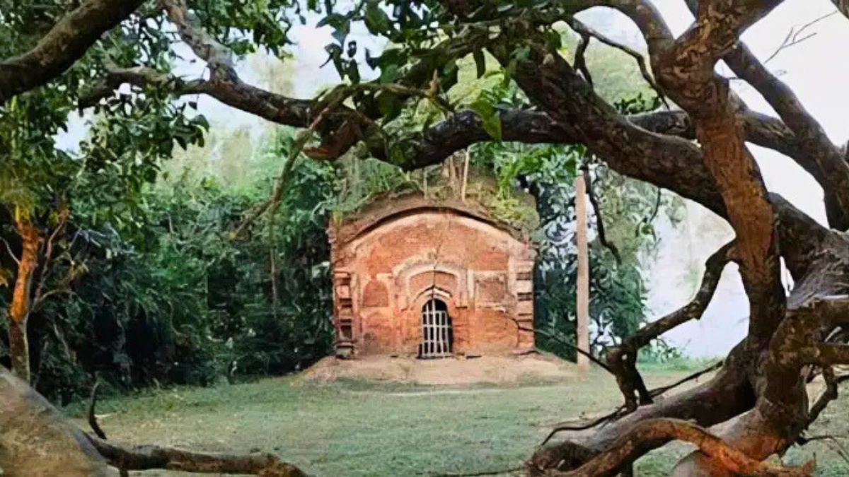 সম্রাট জাহাঙ্গীরের অনুদানে নির্মিত ইমামবাড়ি এখন ধ্বংসস্তূপ