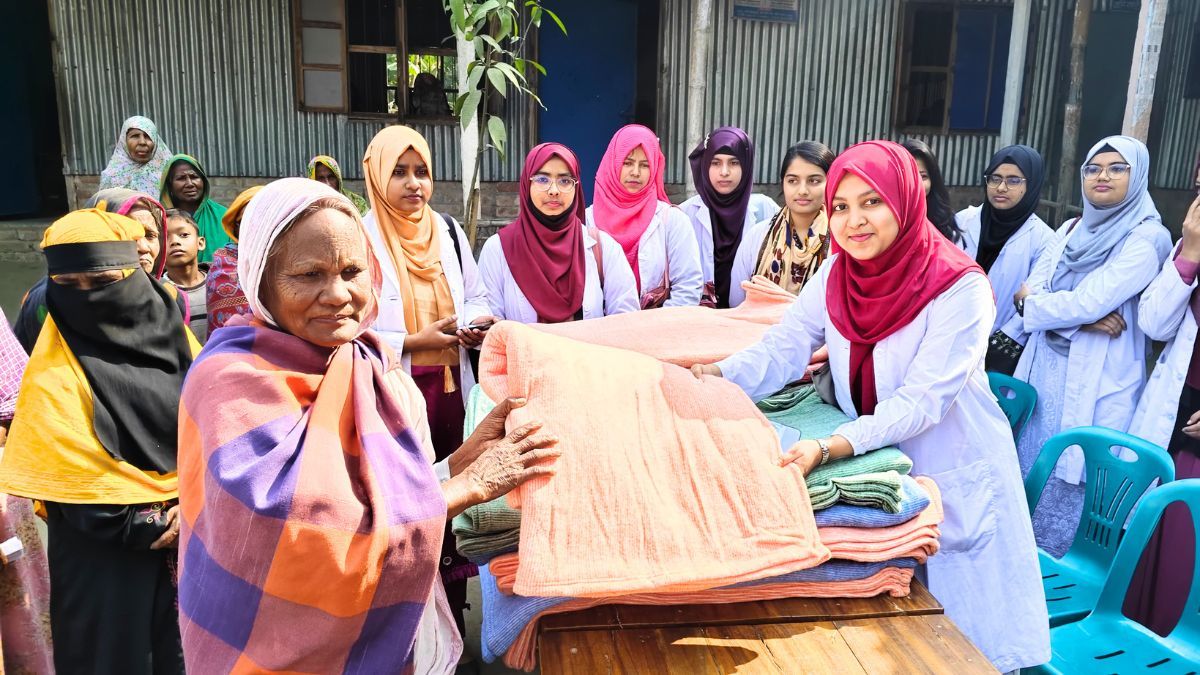 উত্তরাঞ্চলে শীতার্তদের পাশে দাঁড়াল রংপুর মেডিকেল কলেজের শিক্ষার্থীরা